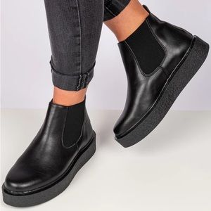 Bahatika ‘Noor’ Chelsea Boots Italian vegan Eco-leather